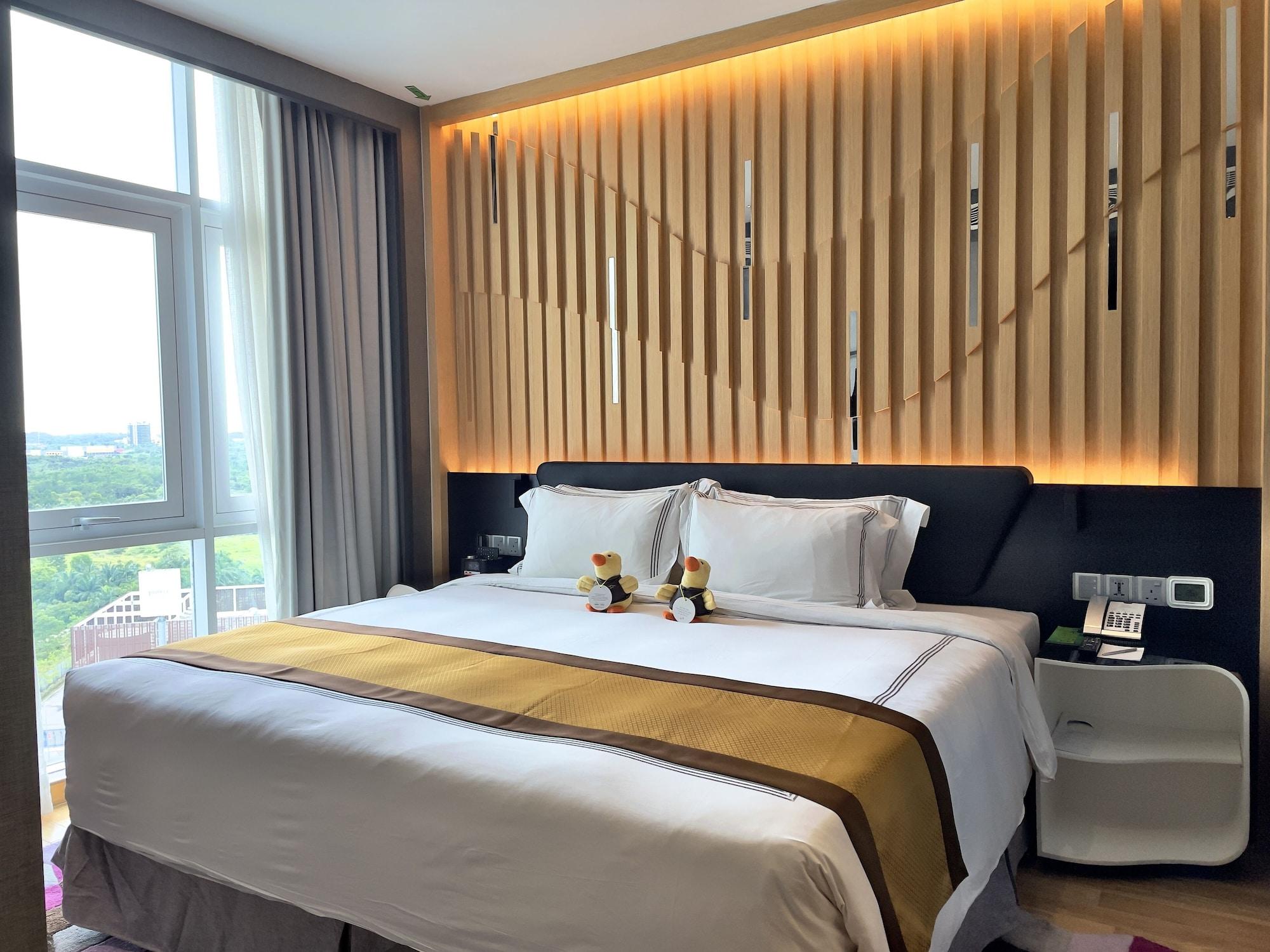 프레이저 플레이스 푸테리 하버 호텔 누사자야 외부 사진 A bedroom in a hotel