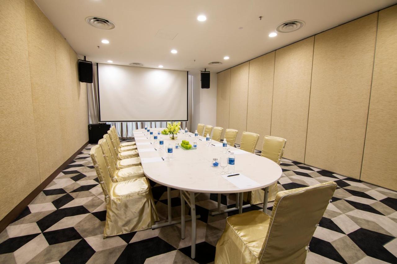 프레이저 플레이스 푸테리 하버 호텔 누사자야 외부 사진 Meeting room