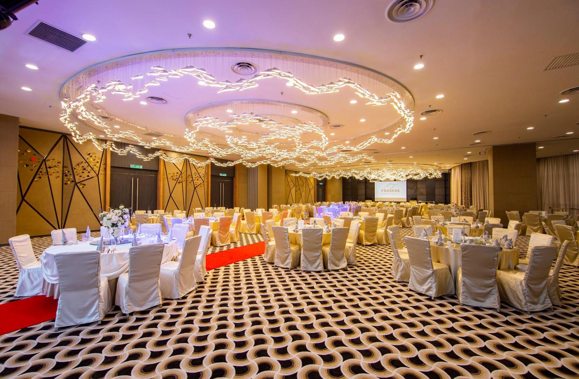 프레이저 플레이스 푸테리 하버 호텔 누사자야 외부 사진 The ballroom of the hotel